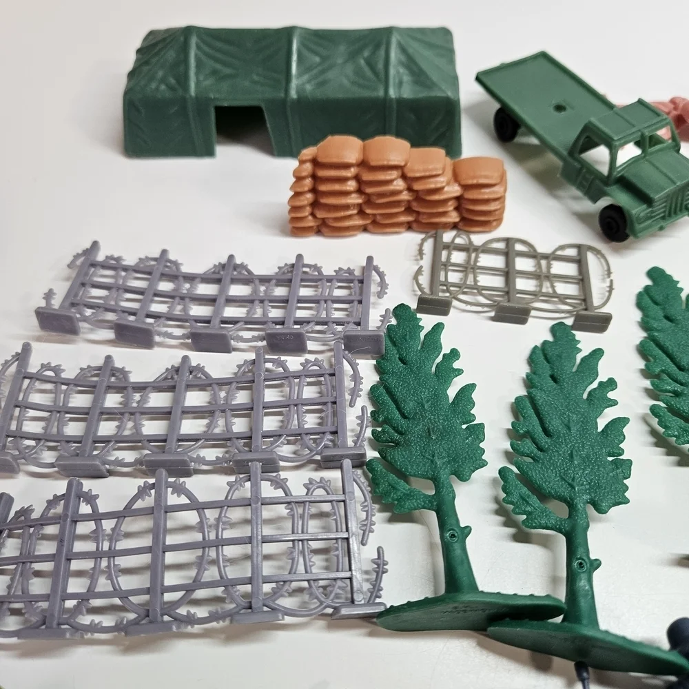 VINTAGE Huge Lot PVC Military Soldier Figures and Battle Accessories 75+ Pieces